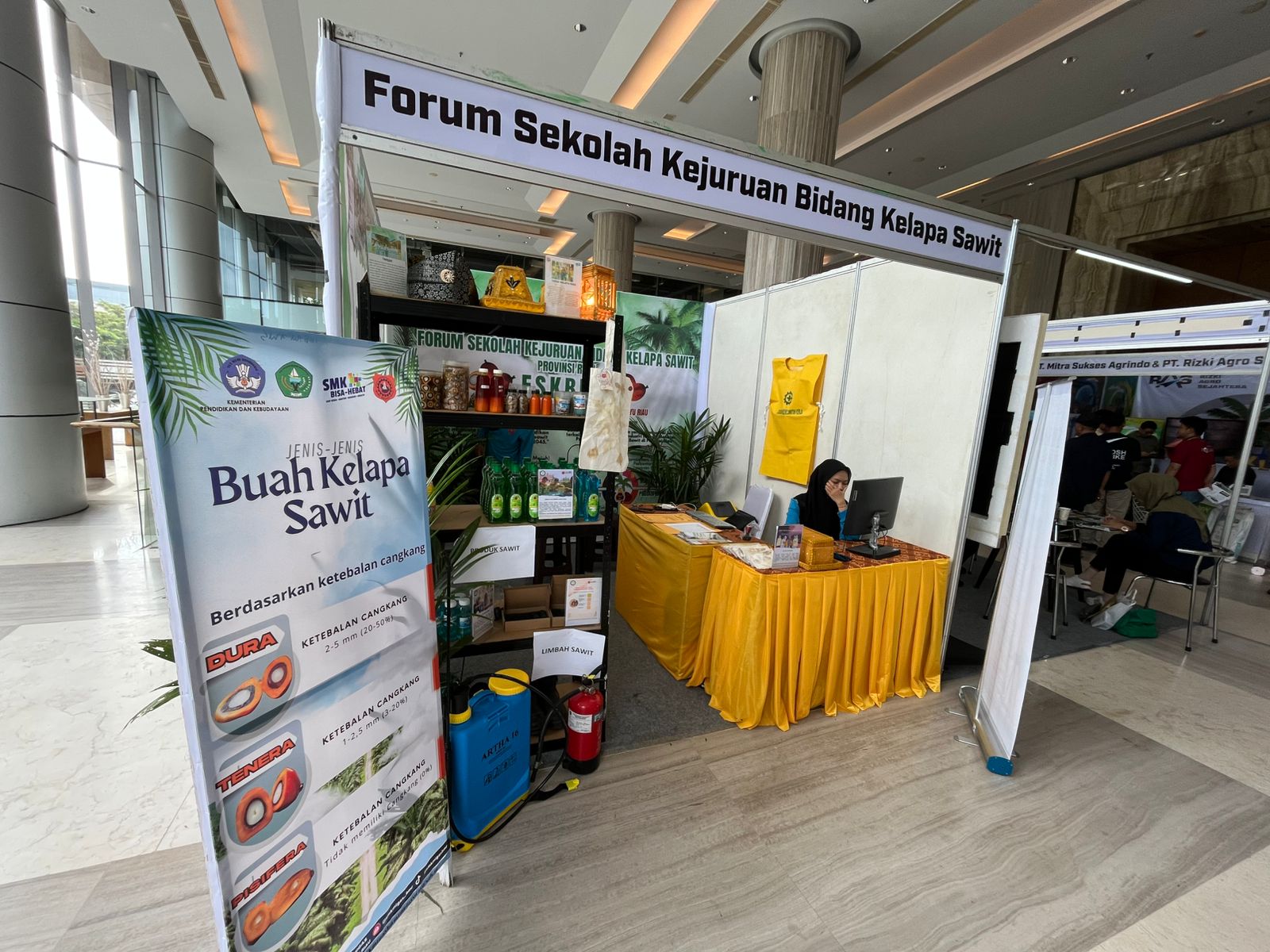 SMK Migas Bumi Melayu Riau Unjuk Gigi di Event Nasional Industri Sawit